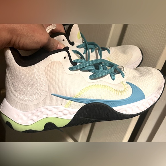 Nike basketball shoes - Picture 1 of 6